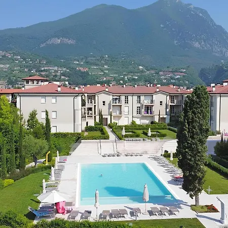 Lovely Fasanella 54: Pool & *
